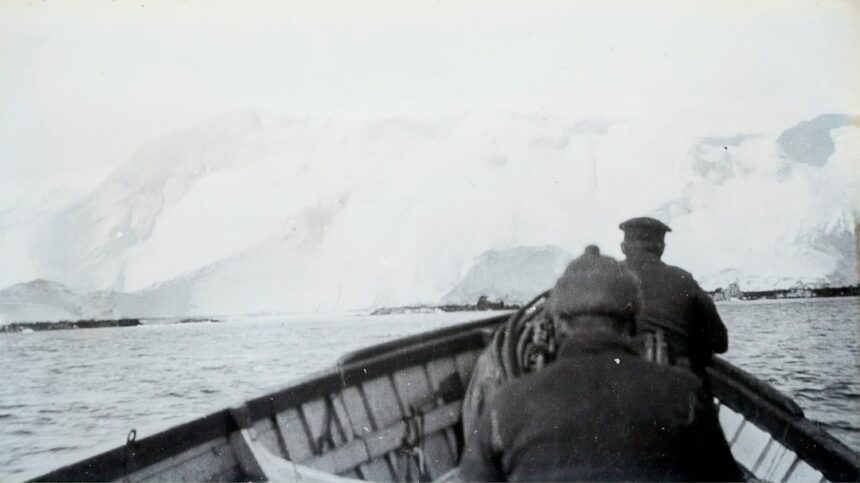 Photo arctic submarine operations
