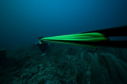 Photo undersea signaling