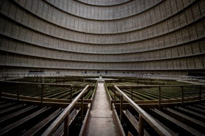 Photo nuclear reactor