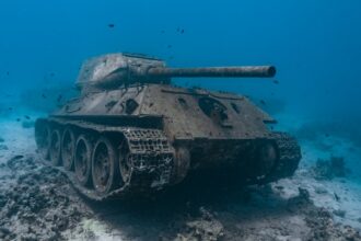 Photo underwater vehicle threat