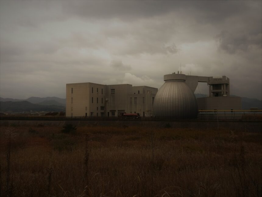 Photo nuclear standoff