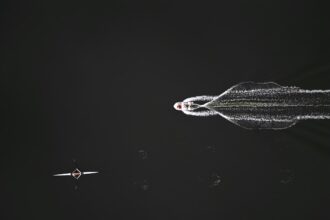 Photo submarine vs destroyer