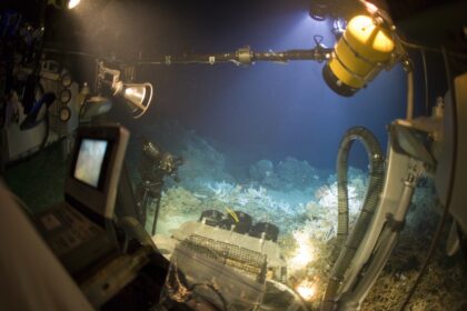 Photo deep sea salvage operation