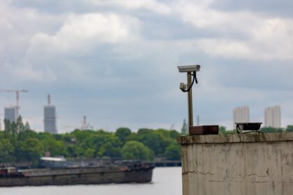 Photo underwater surveillance networks