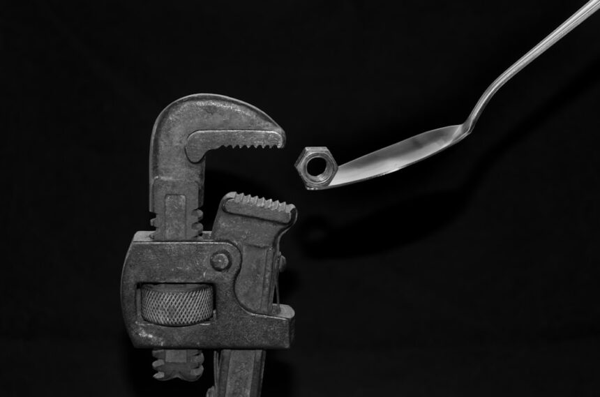 Photo mechanical claw