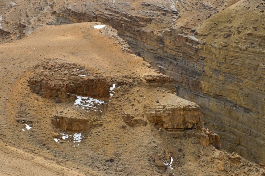 Photo manganese mining