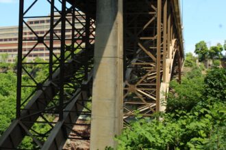 Photo bridge demolition