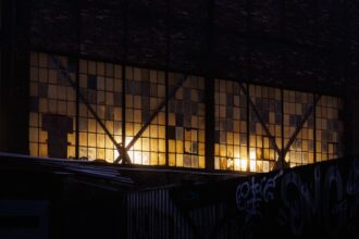 Photo fake warehouse glows