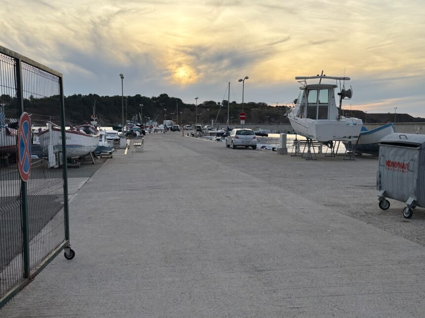 Photo Contractor parking lot surge days