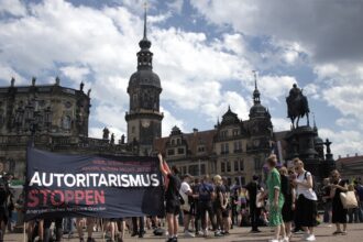 Photo apolitical nazi expert