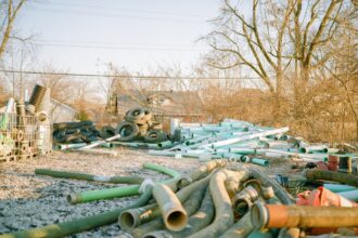 Photo gold arms pipeline