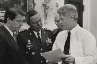 Photo military analysis documentary