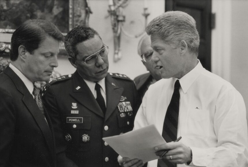 Photo military analysis documentary