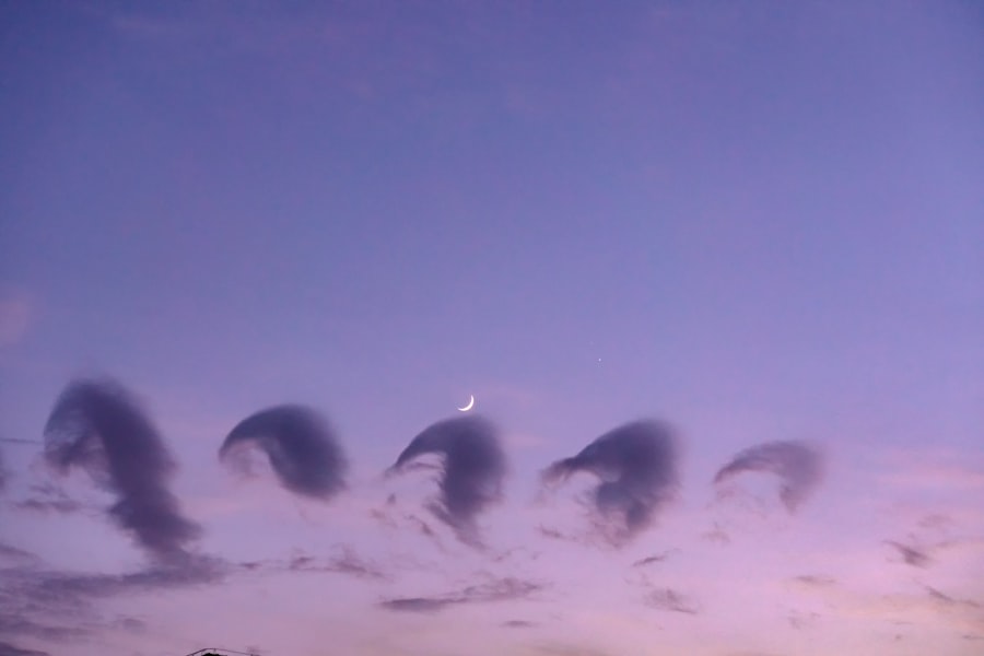 psychic saw aliens on the Moon