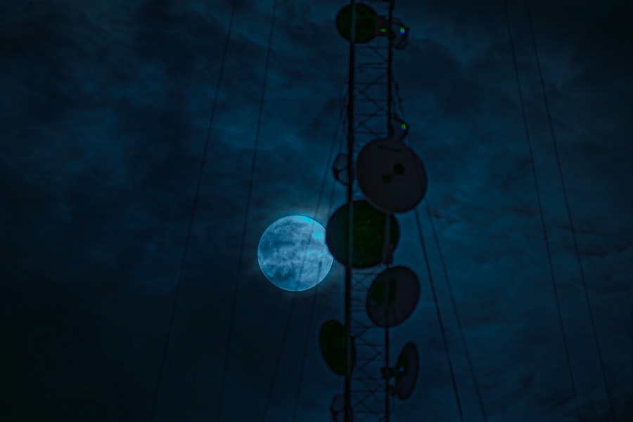 Photo psychic saw aliens on the Moon