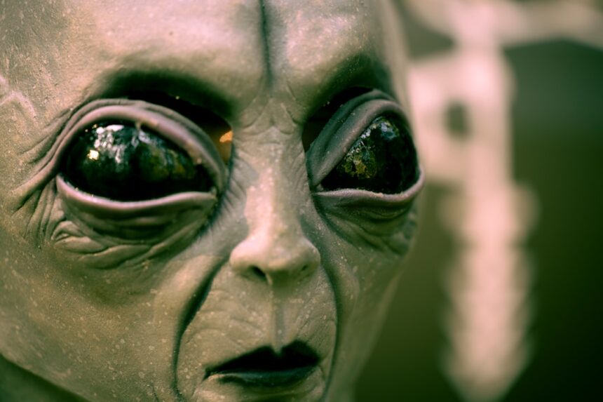 Photo remote viewing aliens Moon