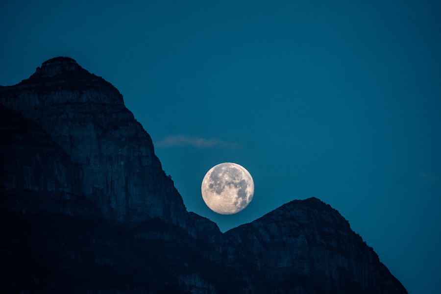 Photo CIA psychic, aliens, Moon
