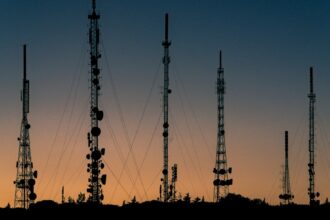 Photo clandestine radio networks