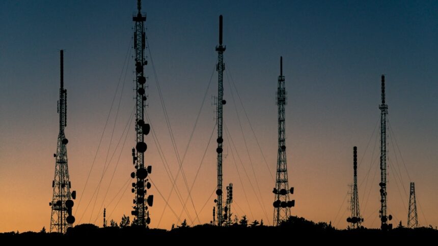 Photo clandestine radio networks