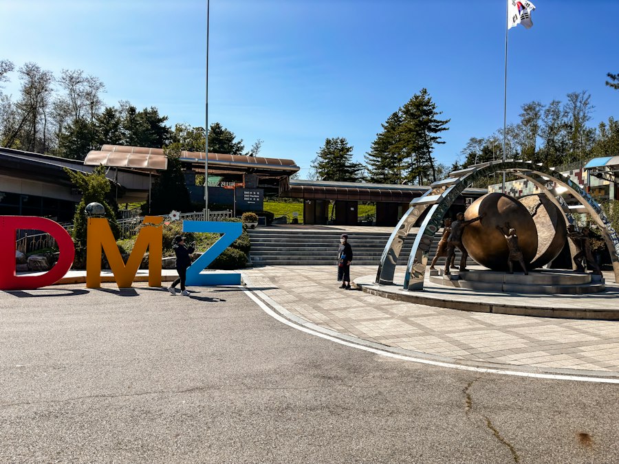 Photo Korean DMZ tree cutting operation
