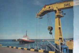 Photo submarine crane recovery system