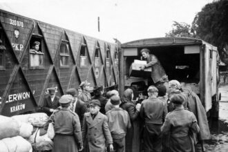 Photo submarine extended patrol food rationing