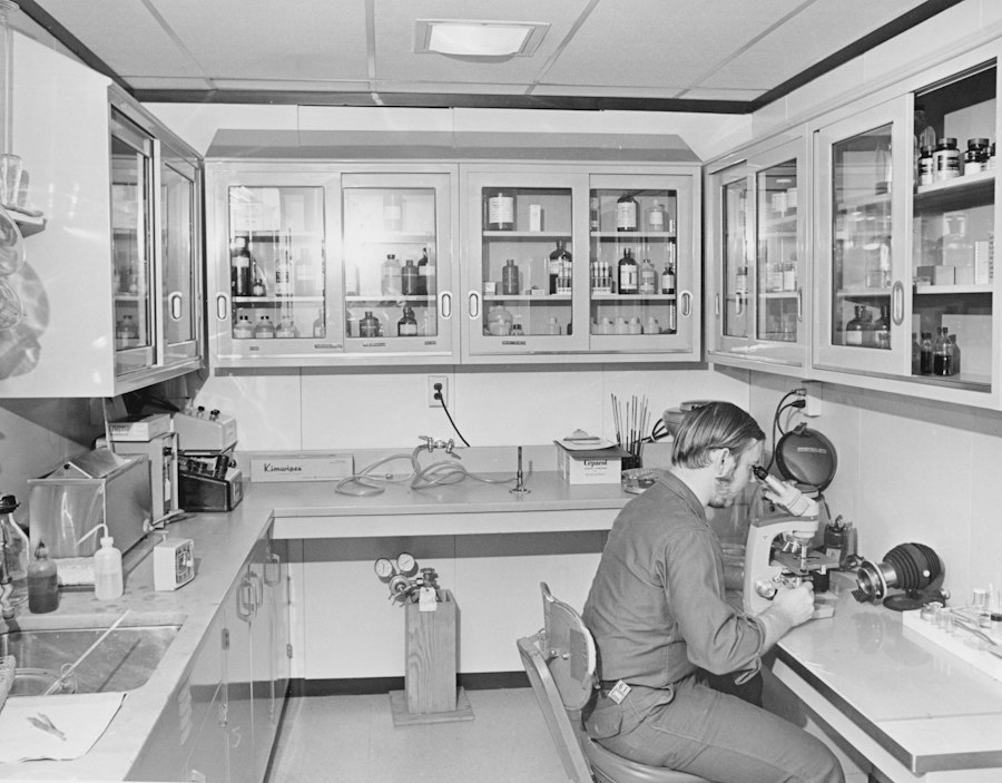 signal research laboratory history
