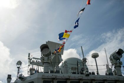 Photo USS Tarawa command ship radar system