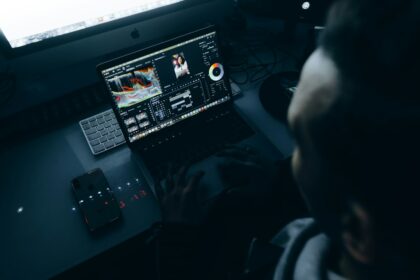 Photo submarine sonar tracking