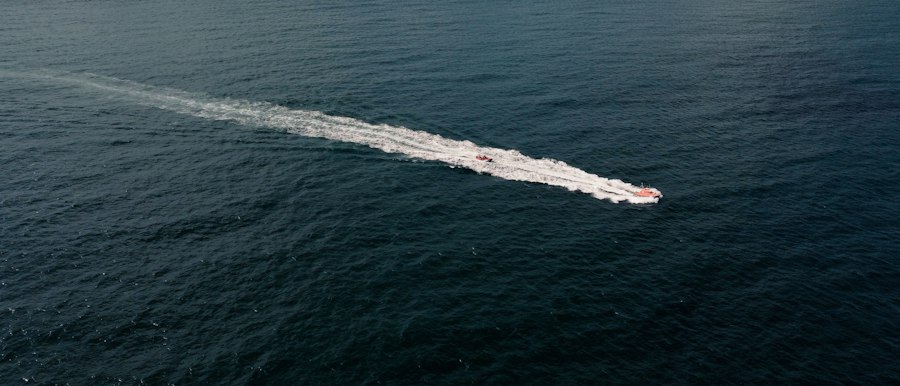 Photo towed array sonar submarine tracking