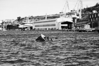 Photo USS Voge submarine damage