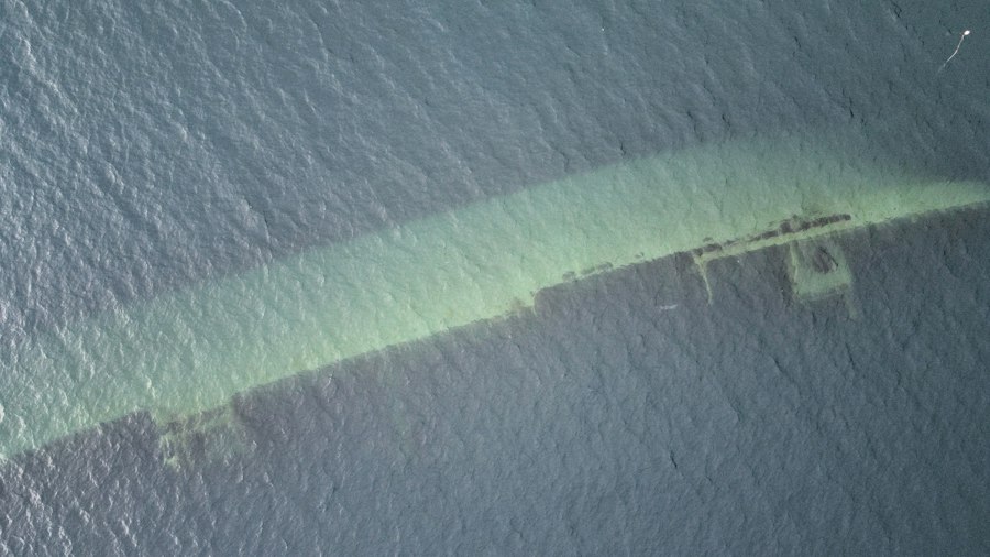 Photo USS Voge submarine damage