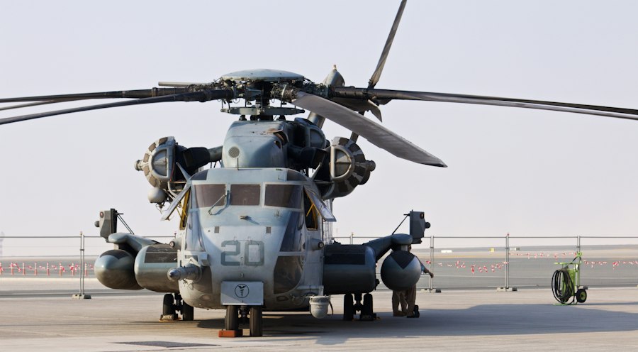 heavy lift military helicopter
