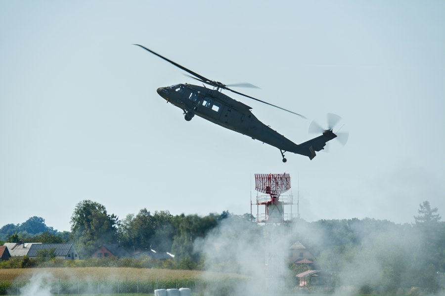 Photo helicopter hydraulic failure radar system