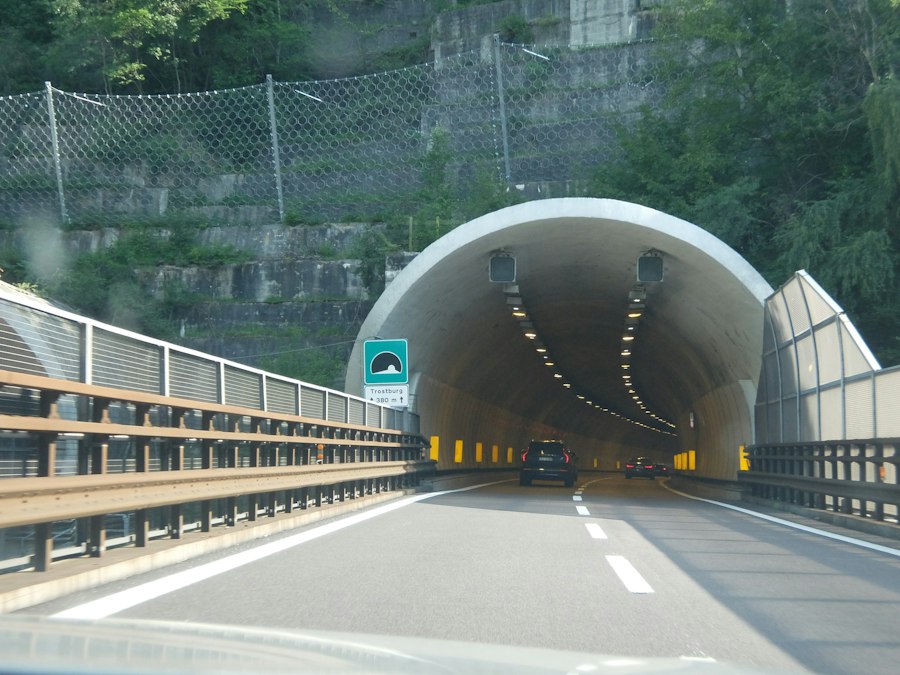 Photo tunnel entrance security system