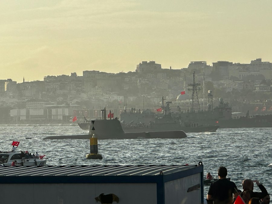 Photo submarine patrol 42 days extended